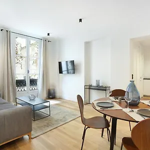 https://superb-haussmanian-apartment-palais-royal-banque.fr-paris.fr